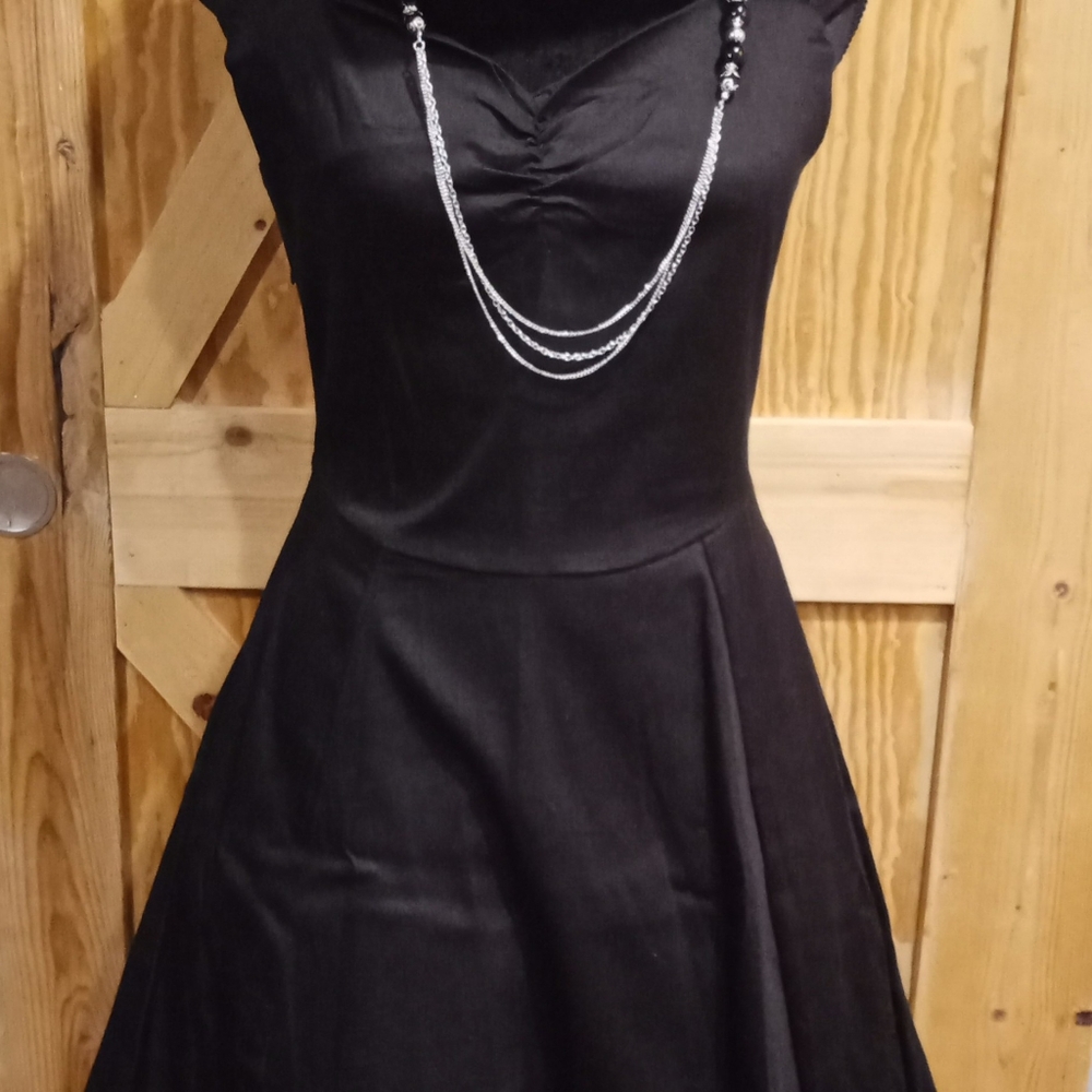 Super cute black dress - Picture 3 of 8